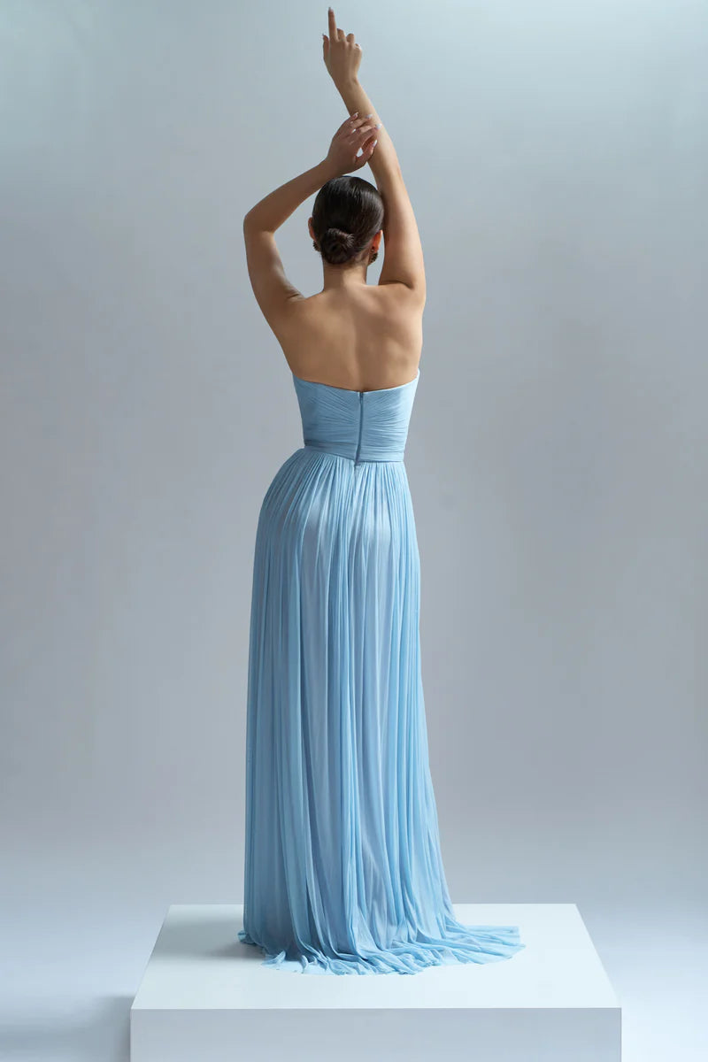Abito da sera lungo in chiffon plissettato a trapezio con spacco e lunghezza al pavimento